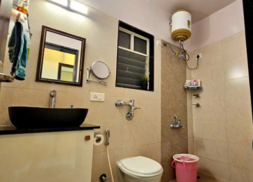 Full bathroom 