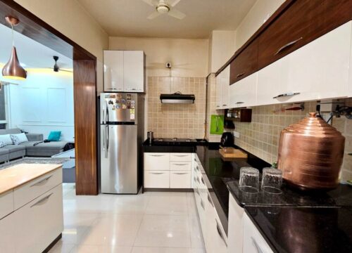 Full kitchen