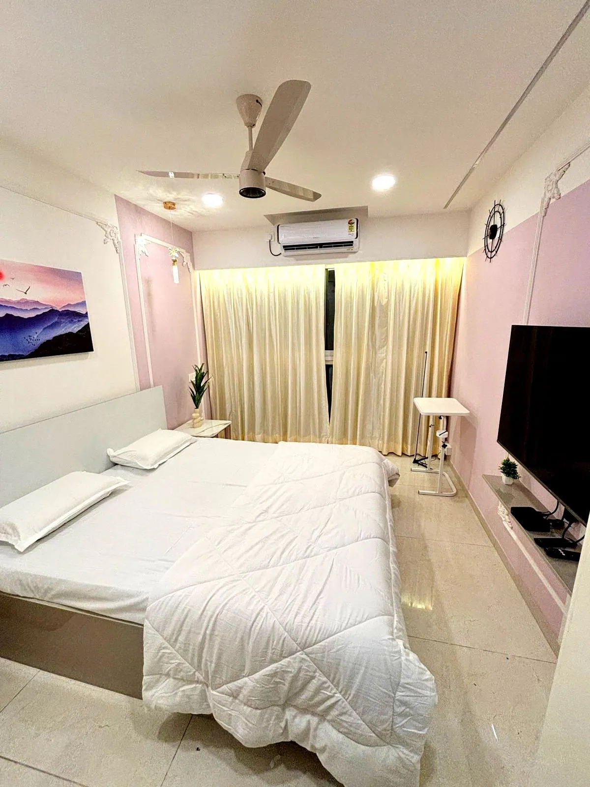 Luxe Hillside Retreat